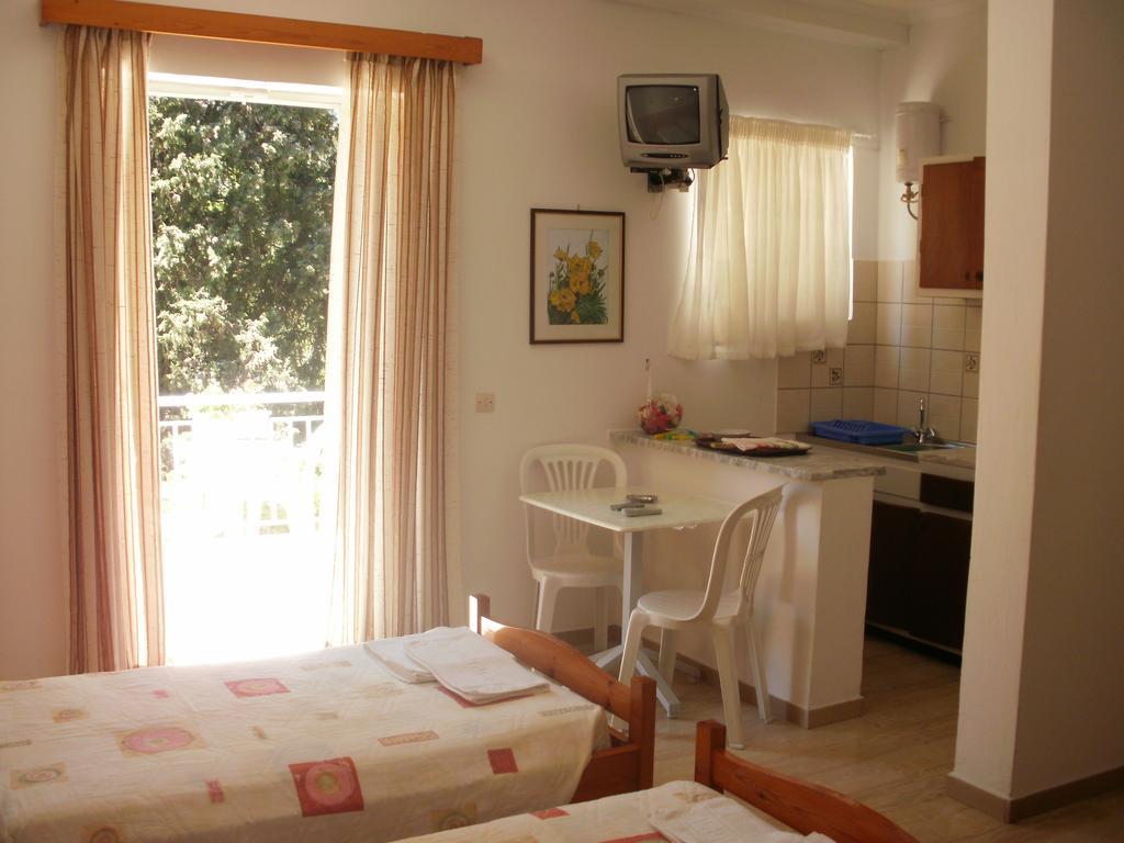 Skevoulis Studios Benitses  Kamer foto